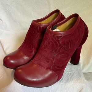 John Fluevog - Balthazar Voyageur in Mestiço Cherry - Women’s Size 9